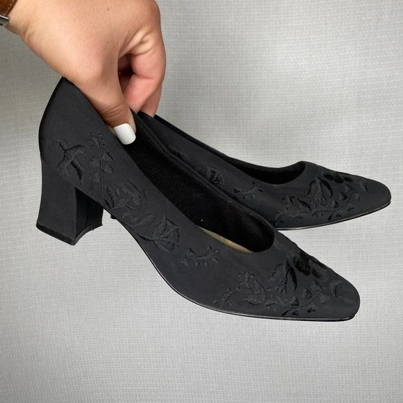 Fashion Bug | Black Womans Vintage‎ Heels 8.5 - Picture 1 of 6